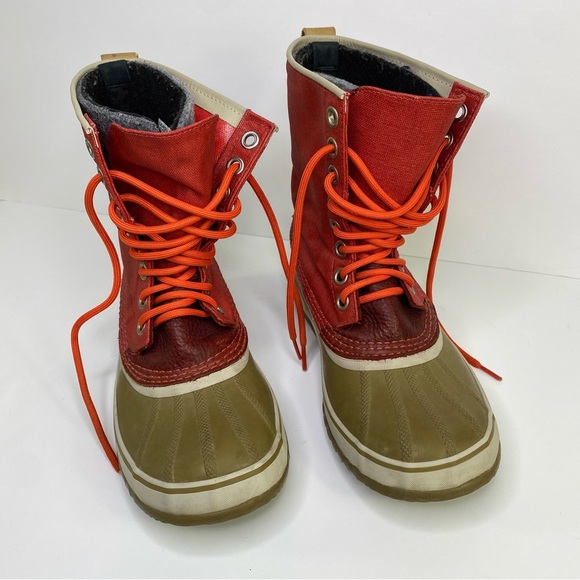 Sorel Women's  Premium Red and Tan Winter Snow Boots Size 8 - Picture 2 of 11